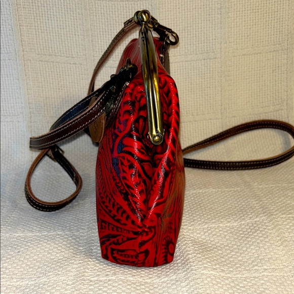 Myra Bag Red and Black Crossbody Bag With Kisslock Closure - Picture 5 of 8